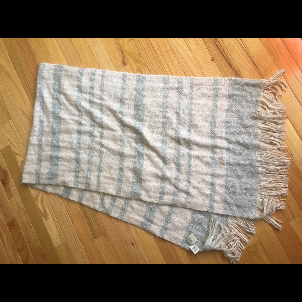 American Eagle scarf